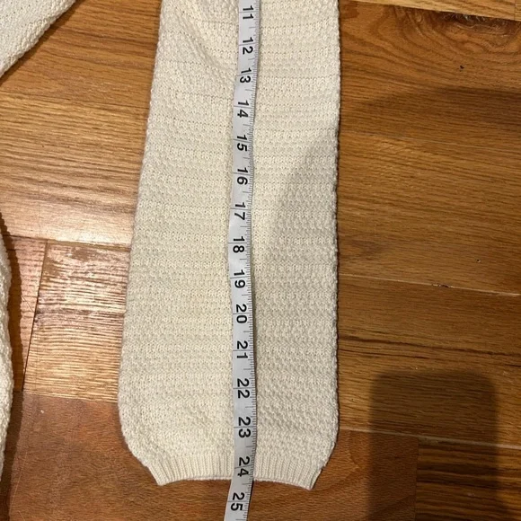 Forever 21 White Bodycon Dress with Plunge Neckline and Bishop Sleeves - Picture 7 of 8